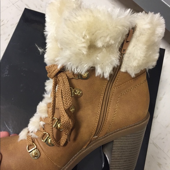 🥾Super Super Cute Guess Boots🥾 - Picture 4 of 5